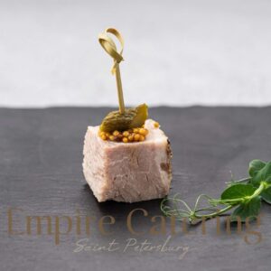 Домашняя буженина с корнишоном и горчицей (25 гр)