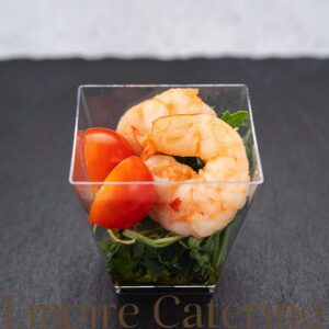 Салат с рукколой, креветками, томатами черри и соусом песто (40 гр)